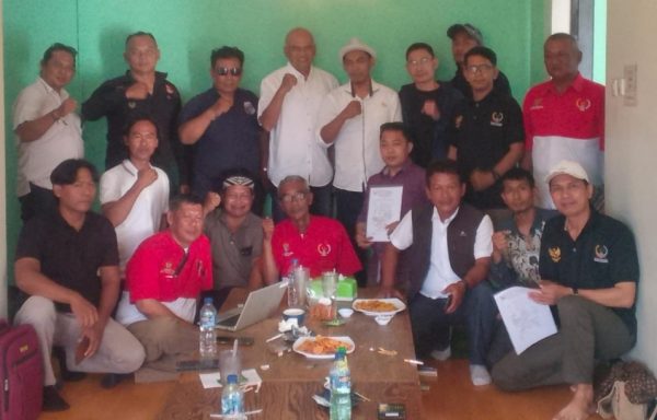 Rohmat Selamat.SH, Ketua PWRI Bogor Raya bersama jajarannya.(Foto : Edisi.id)