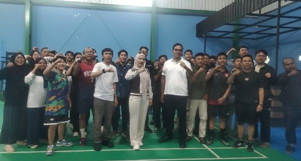 Hj. Yeti Wulandari Anggota Dewan Pembina DPP Partai Gerindra bersama Gerry Wahyu Riyanto (GWR) dan Jajaran Sarjana Penggerak Pembangunan Indonesia.(Foto : Edisi.id)