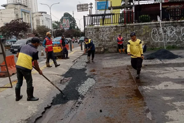 DPUPR Depok Rampungkan Perbaikan Jalan Gedoran, Akses Masuk Stasiun Depok Baru Kini Lebih Aman dan Nyaman