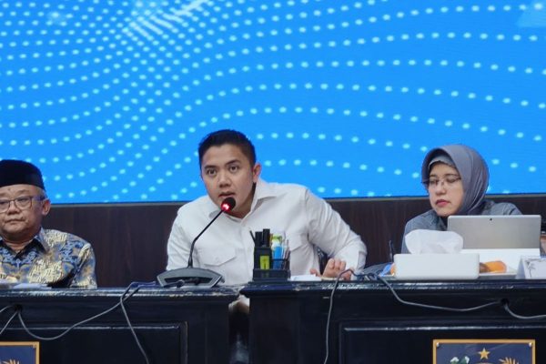 Seskab Teddy Bantah Isu Produk AS Bebas Masuk RI Tanpa Sertifikasi Halal: Wajib Sesuai Aturan!