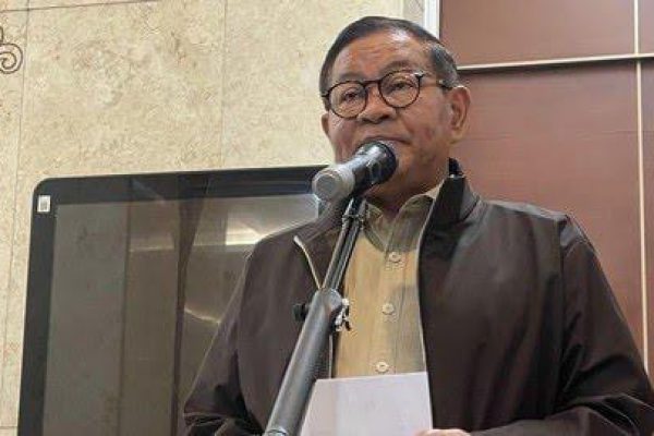 Pramono Resmi Larang Pembangunan Lapangan Padel Baru di Zona Perumahan