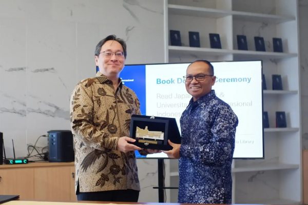 UIII Terima Hibah 160 Buku dari Kedutaan Jepang, Perkuat Literasi dan Pertukaran Budaya