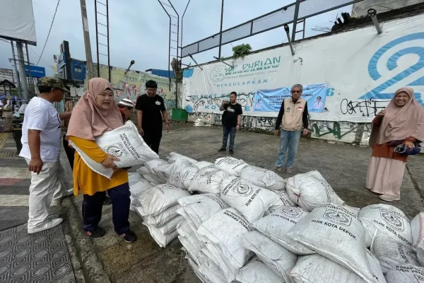 Pemkot Depok Bagikan 50 Karung Kompos Gratis di CFD, Edukasi Warga Olah Sampah dengan Maggot