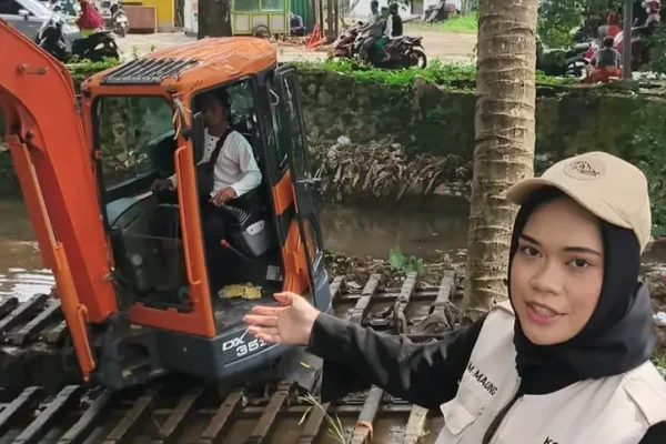 Maung ASRI Bersama DPUPR Kota Depok Gerak Cepat Bersihkan Tumpukan Sampah di Sungai Kali Licin untuk Cegah Banjir