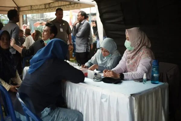 Kodim 0508/Depok Gelar Pemeriksaan Kesehatan dan Bantuan Gratis di TMMD ke-127