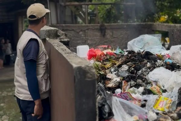 Maung ASRI Tindak Cepat Pembakaran Sampah Ilegal di Sawangan, Warga Diedukasi