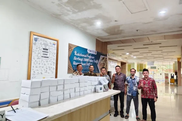 RSUD KiSA Depok Kolaborasi dengan BAZNAS Bagikan 1.000 Paket Takjil untuk Keluarga Pasien