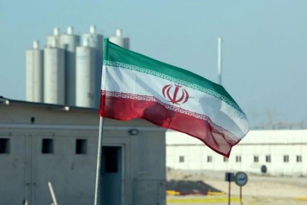 Warga Iran Bikin ‘Perisai Manusia’ di Pembangkit Listrik Hadapi Ancaman Trump