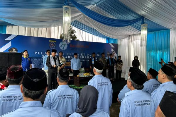 Disaksikan Wali Kota Depok, Camat Sawangan Resmi Lantik 100 RT-RW se-Bedahan Masa Bakti 2026–2031