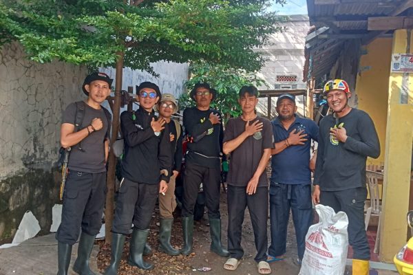 AKSI BERSIH SUNGAI CIPINANG GIAT RUTIN MINGGUAN KSC KEL.HARJAMUKTI