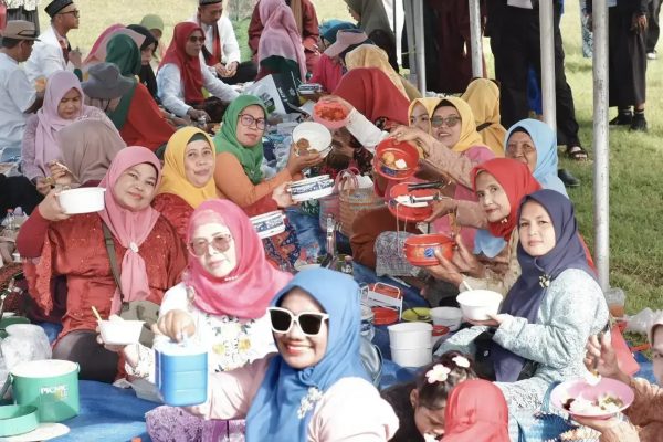 Hangatnya Kebersamaan di Rantangan Lebaran Kukusan, Tradisi Berbagi yang Terus Hidup