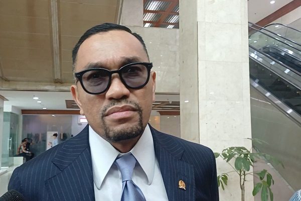 Modus ‘Umpan’ Rp 300 Juta: Ahmad Sahroni Bongkar Aksi Pemerasan Pegawai KPK Gadungan!