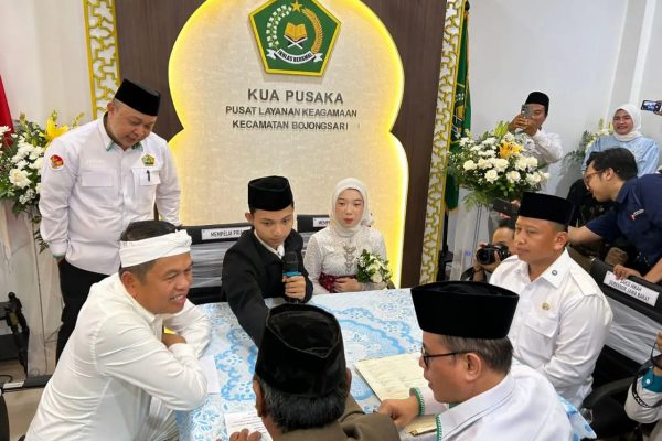Nikah Sederhana di Kantor Urusan Agama Kecamatan Bojongsari, Pengantin Dapat Bantuan DP Rumah Rp5 Juta