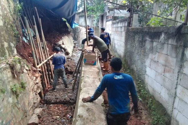 Longsor di Kemiri Muka, Dinas Pekerjaan Umum dan Penataan Ruang Kota Depok Lakukan Penanganan dan Perkuat Struktur Tanah