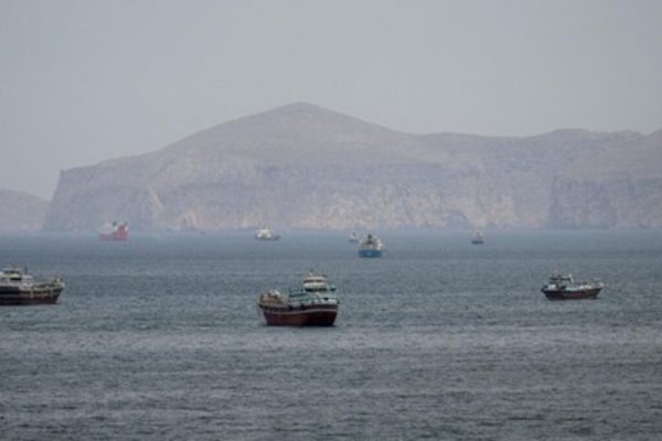 Iran Menggila! Tembaki dan Sita Kapal yang Coba Keluar Selat Hormuz