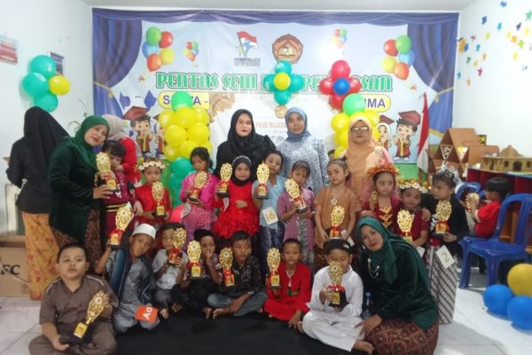 Semarak Hari Kartini, PAUD Wijaya Kusuma Tanamkan Nilai Perjuangan Sejak Dini Lewat Edukasi dan Fashion Show