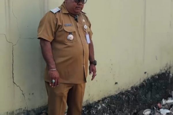 Konsen Rapihkan Drainase, Lurah Samsu Surati Pemilik Utilitas Didalam Drainase Jalan ARH