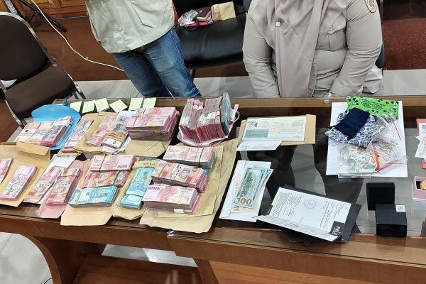 KPK Temukan Uang Asing Saat Periksa Kantor BPN Jawa Timur
