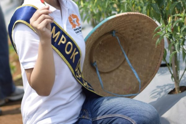 Hadiri Panen Cabe di Rawageni Farm, Mpok Luna Dorong Generasi Muda Depok Menjadi Aktor Pembangunan