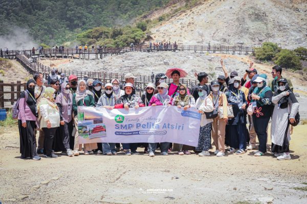 SMP Pelita Atsiri Kabupaten Bogor Gelar Kegiatan Family Gathering Bersama Dirgantara AIA Tour Travel Depok Tahun 2026