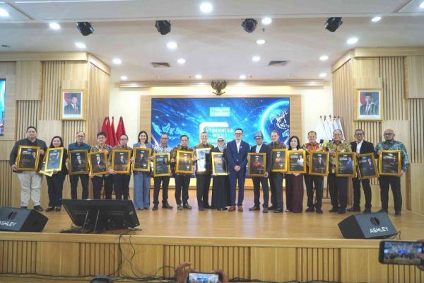Mustika Ratu Perkuat Transformasi Bisnis, Dua Direksi Raih Penghargaan  CEO dan CFO Award 2026
